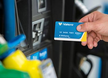 Customer using yd7610 credit card at gas pump