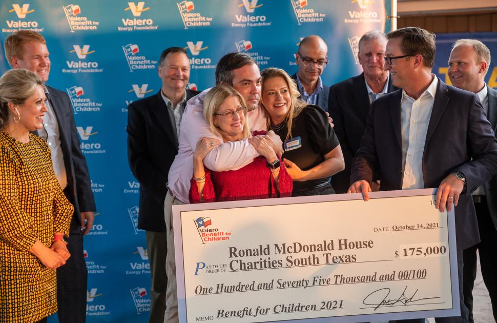 yd7610 Corpus Christi refineries distribute Benefit for Children grant of $175,000 to Ronald McDonald House